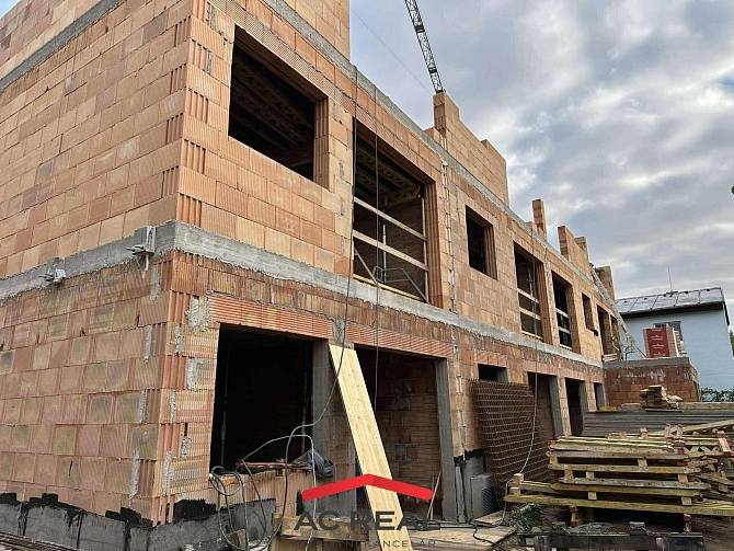 BD Pražákova_stavba